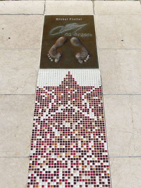 就相比